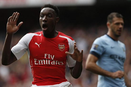 Arsenal fans welcome Danny Welbeck by mimicking his reaction to hitting the post
