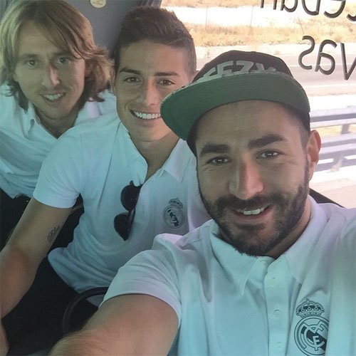 Karim Benzema snaps selfie with Spurs legend amid Arsenal link