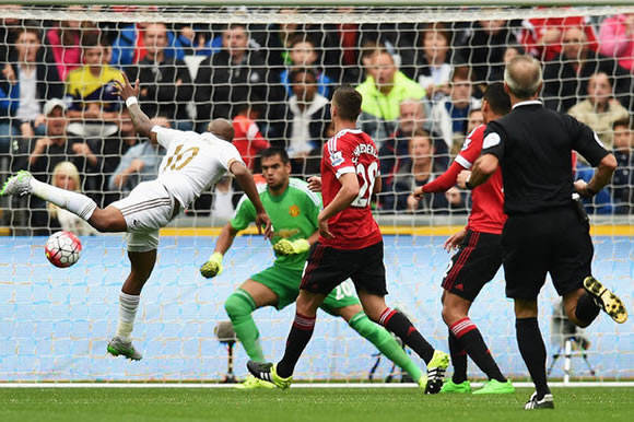 Swansea City 2 - 1 Manchester United : Bafetimbi Gomis scores the winner as Swansea beat Manchester United